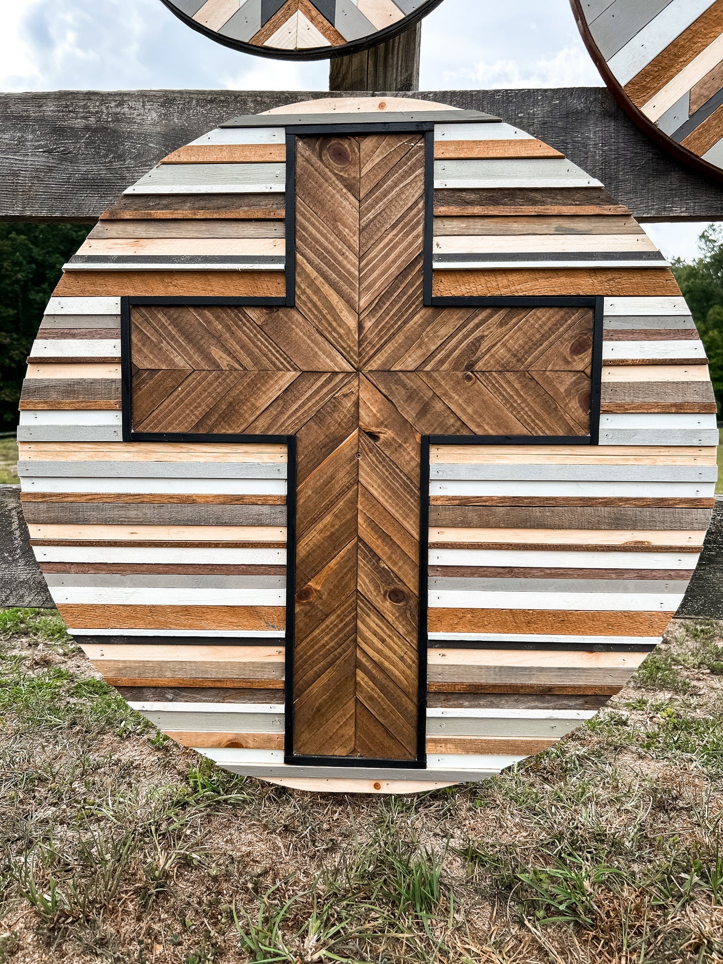 31.5” ROUND CROSS